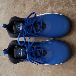 Boys Nike Basketball Team Hustle shoes